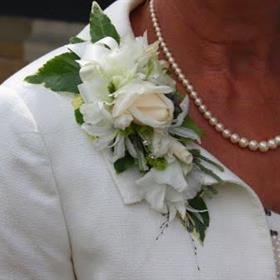 fwthumbGinger WhiteGreen corsage.jpg